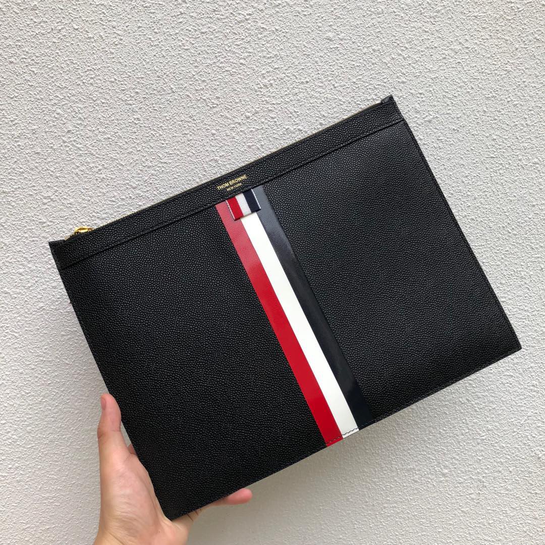 [Thom Browne] 톰브라운 19SS 삼선 라이닝 페블 클러치 블랙 미듐