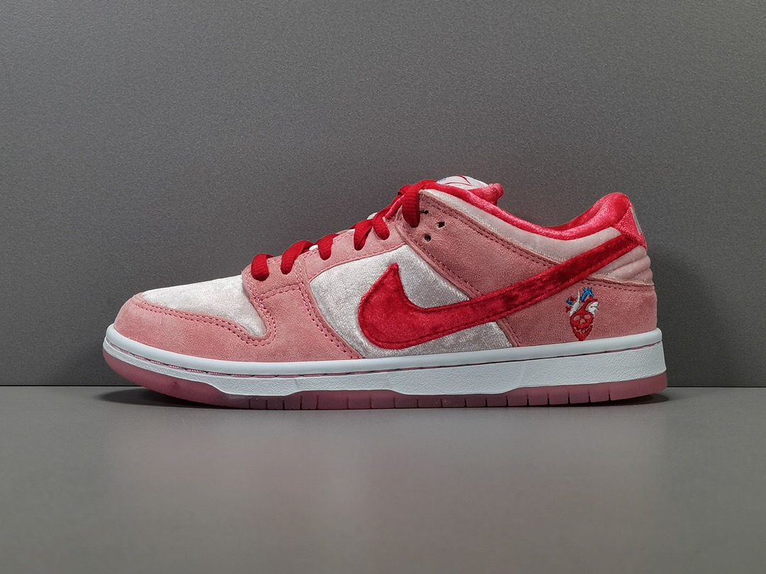 [NIKE] 나이키 SB 덩크 로우 x 스트레인지러브 스케이트보드 핑빨흰 CT2552-800 남녀공용 (PKgod버전)