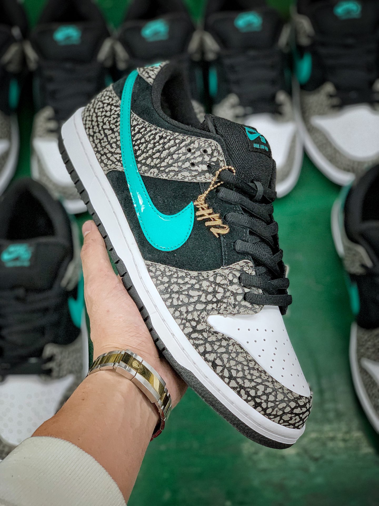 [NIKE] 나이키 SB 덩크 로우 아트모스 엘리펀트 더드로우 BQ6817-009 남녀공용 (H12공장)