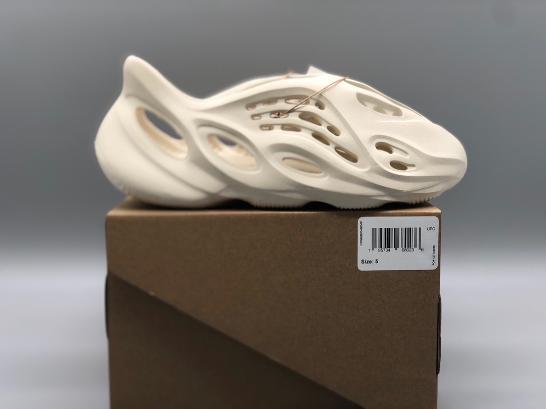 [ADIDAS] 아디다스 X 이지 폼러너 샌드 FY4567 남녀공용 (PK공장)
