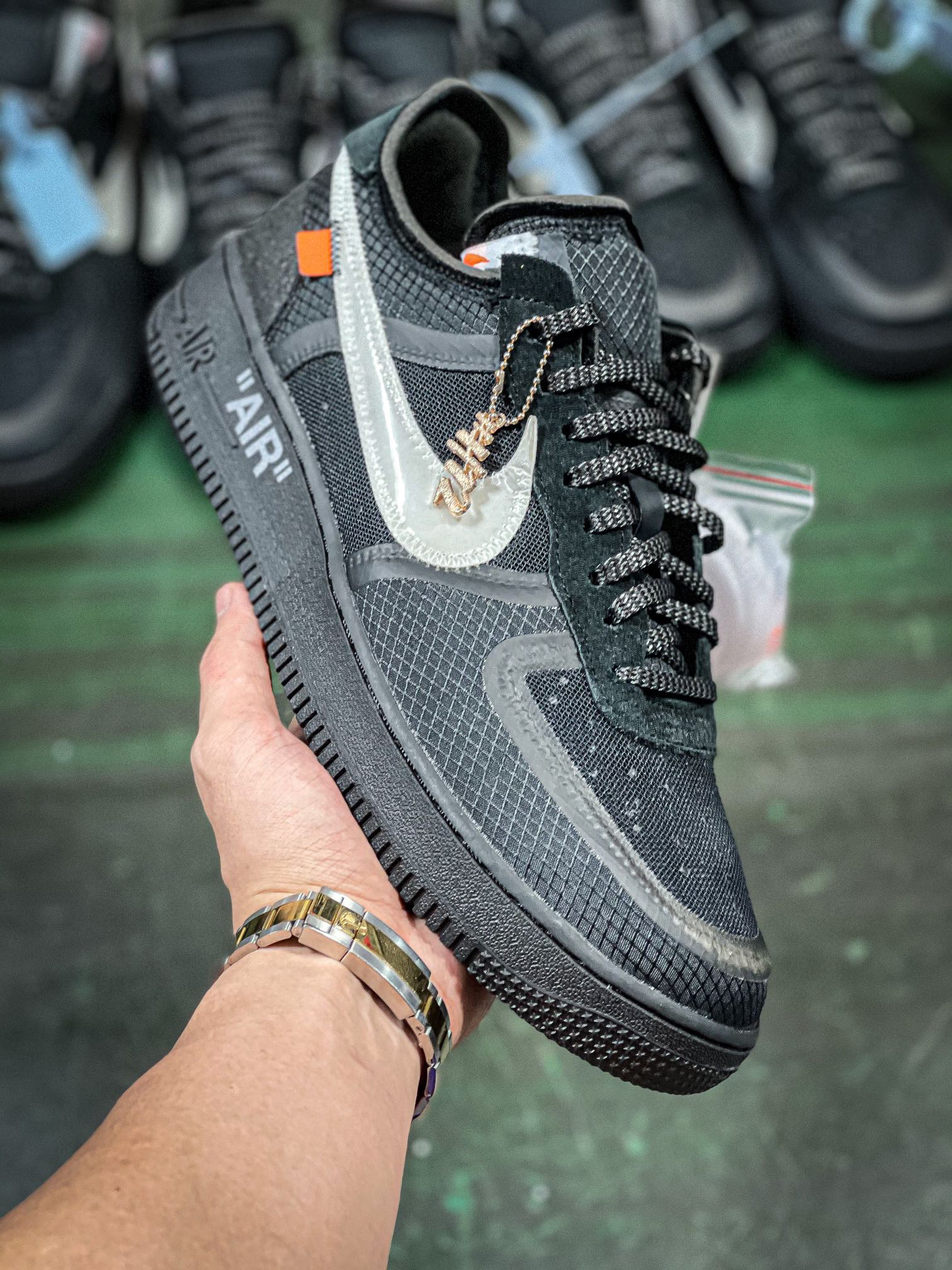 [NIKE] 나이키 X 오프화이트 에어포스 로우 V2 블랙 화이트 AO4606-001 남성용 (H12공장)