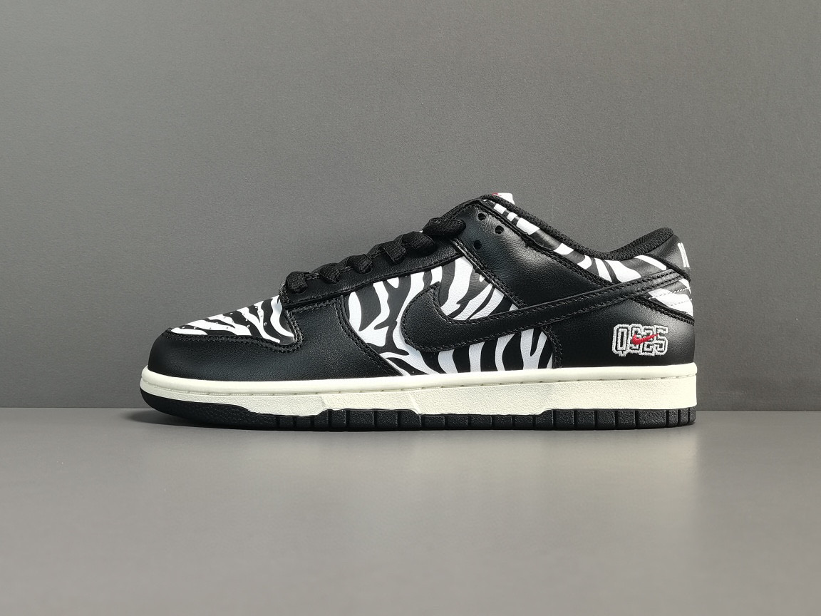 [NIKE] 나이키 x 쿼터스낵스 SB 덩크 로우 지브라 케이크 DM3510-001 남성용 (PKgod버전)