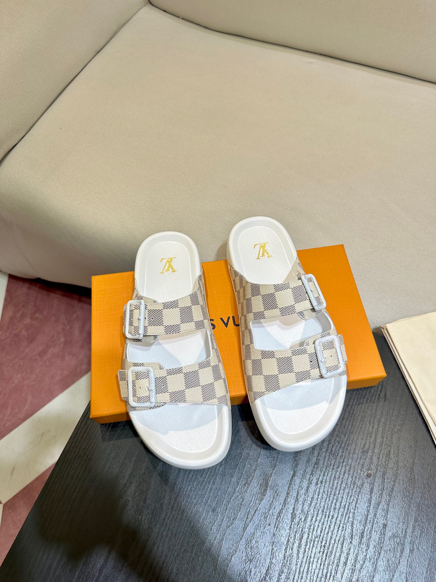 [LOUIS VUITTON] 루이비통 슬리퍼 남성용