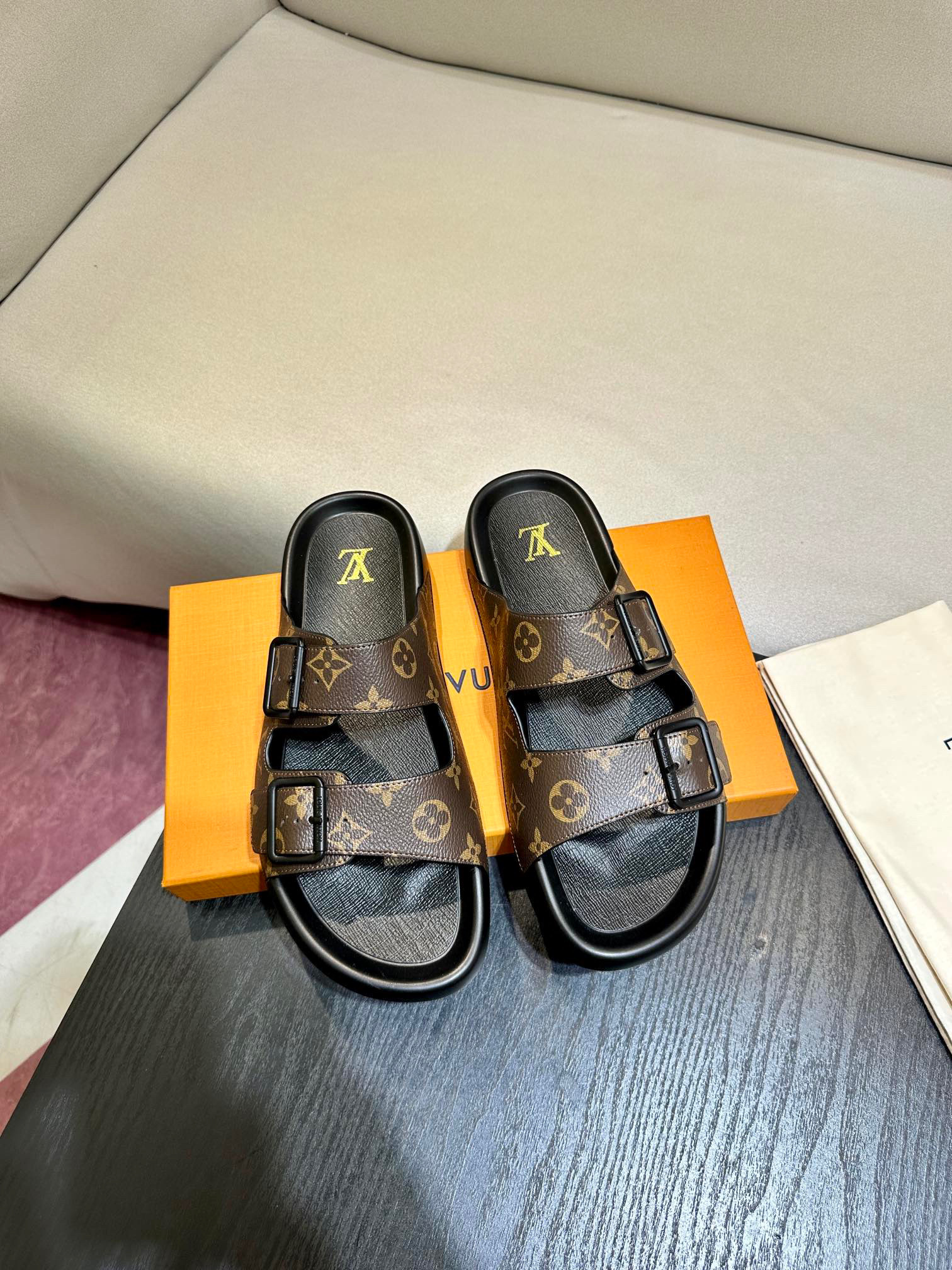[LOUIS VUITTON] 루이비통 슬리퍼 남성용