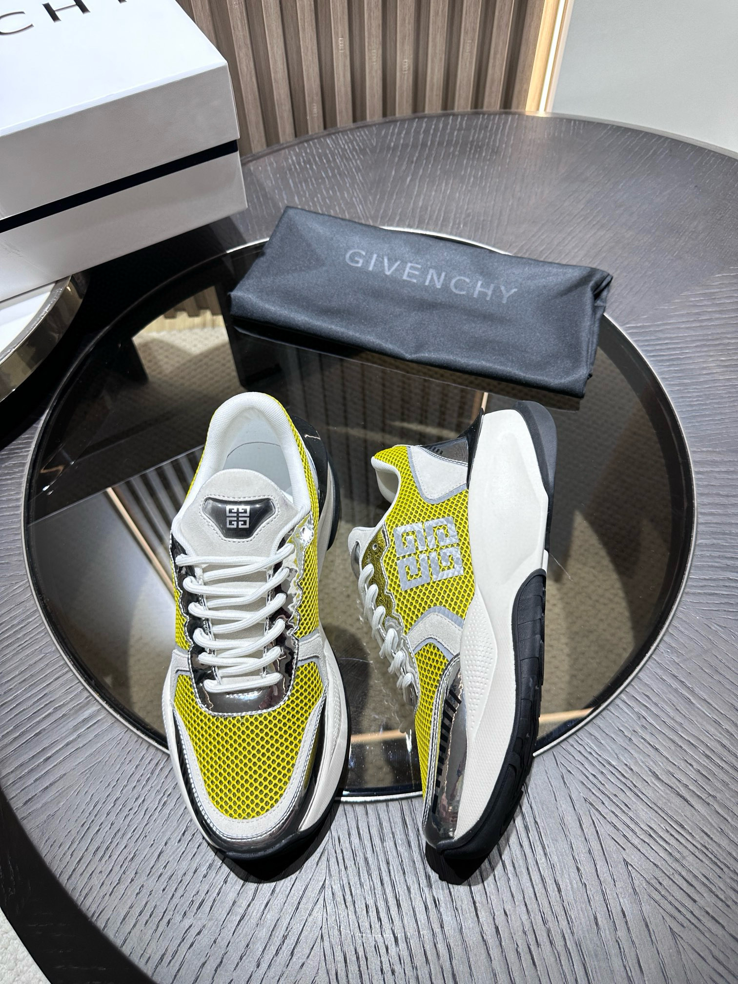 ﻿[GIVENCHY] 지방시 스니커즈 남성용