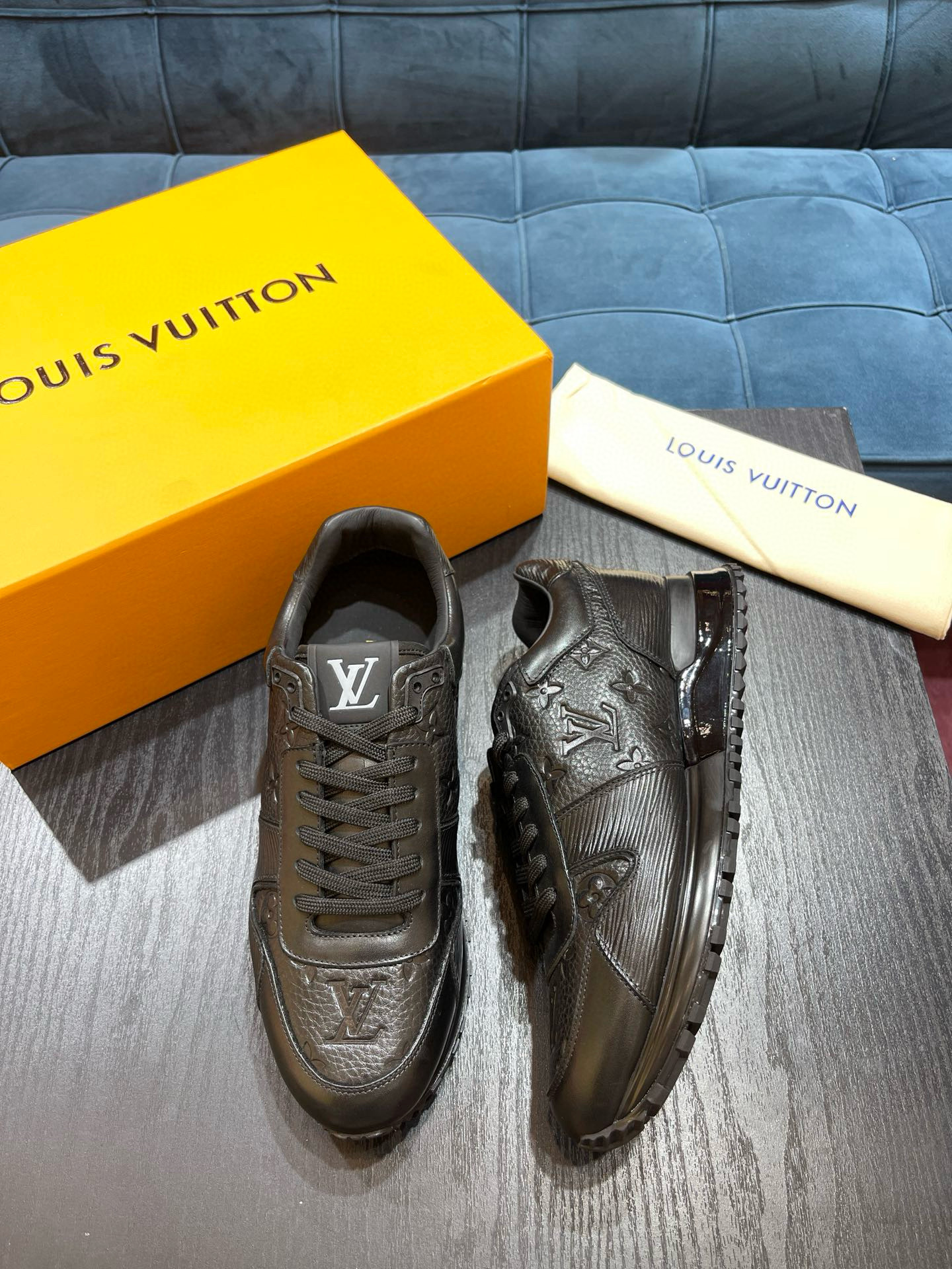 [LOUIS VUITTON] 루이비통 런어웨이 스니커즈 남성용