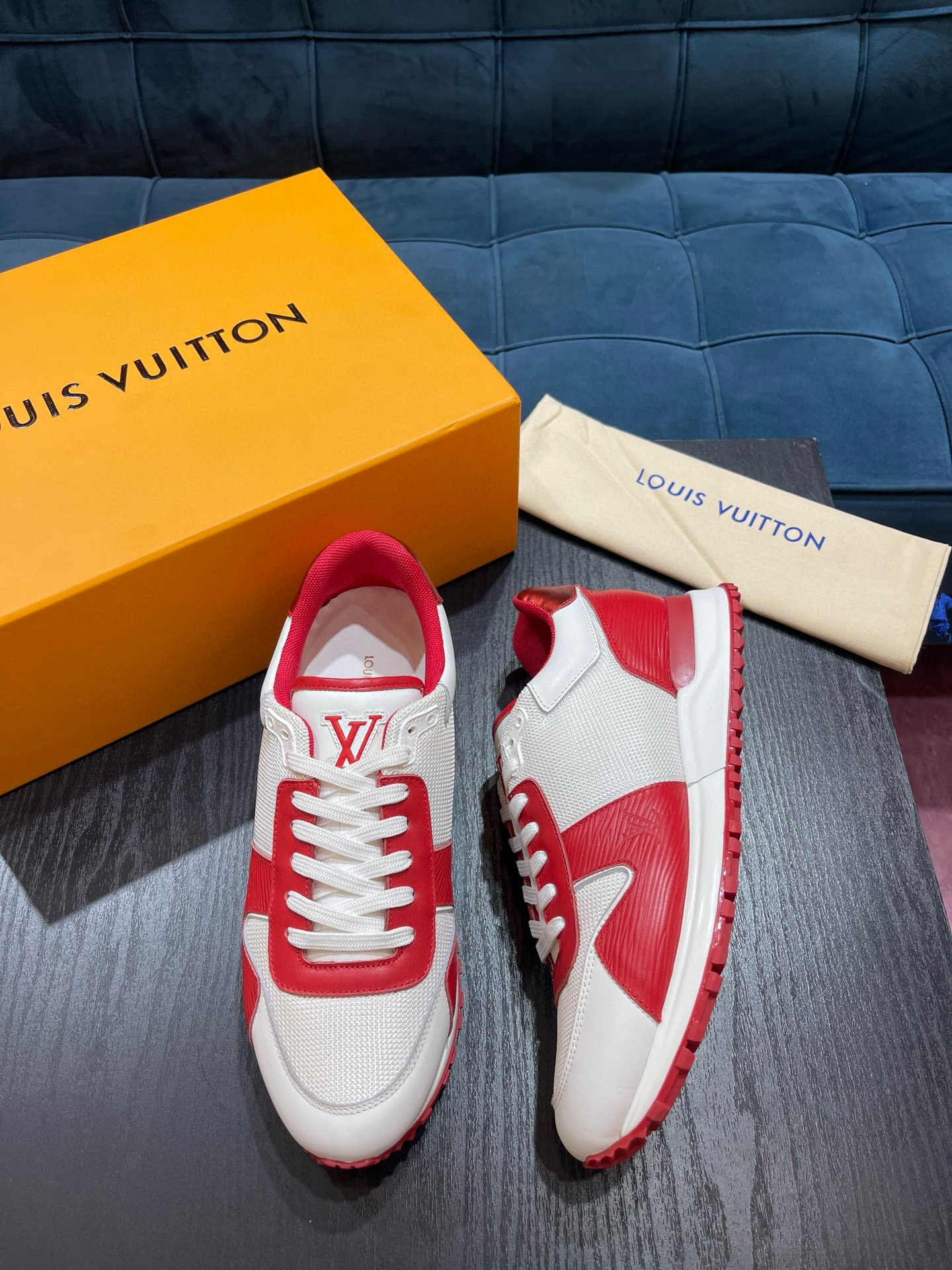 [LOUIS VUITTON] 루이비통 런어웨이 스니커즈 남성용