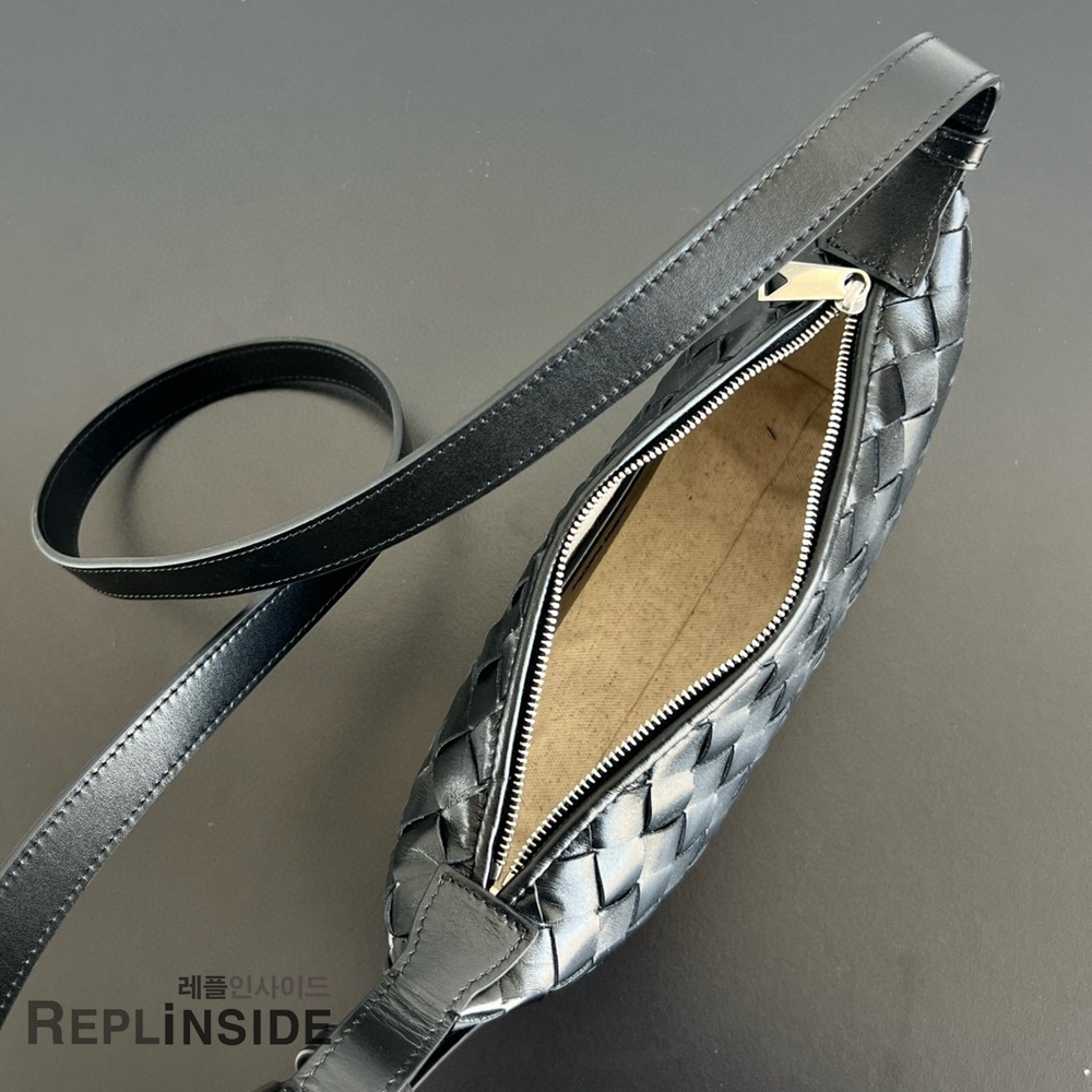 레플리카 명품 [BOTTEGA VENETA] 보테가 베네타 트래블러 크로스백 844018 - 인솔 실사