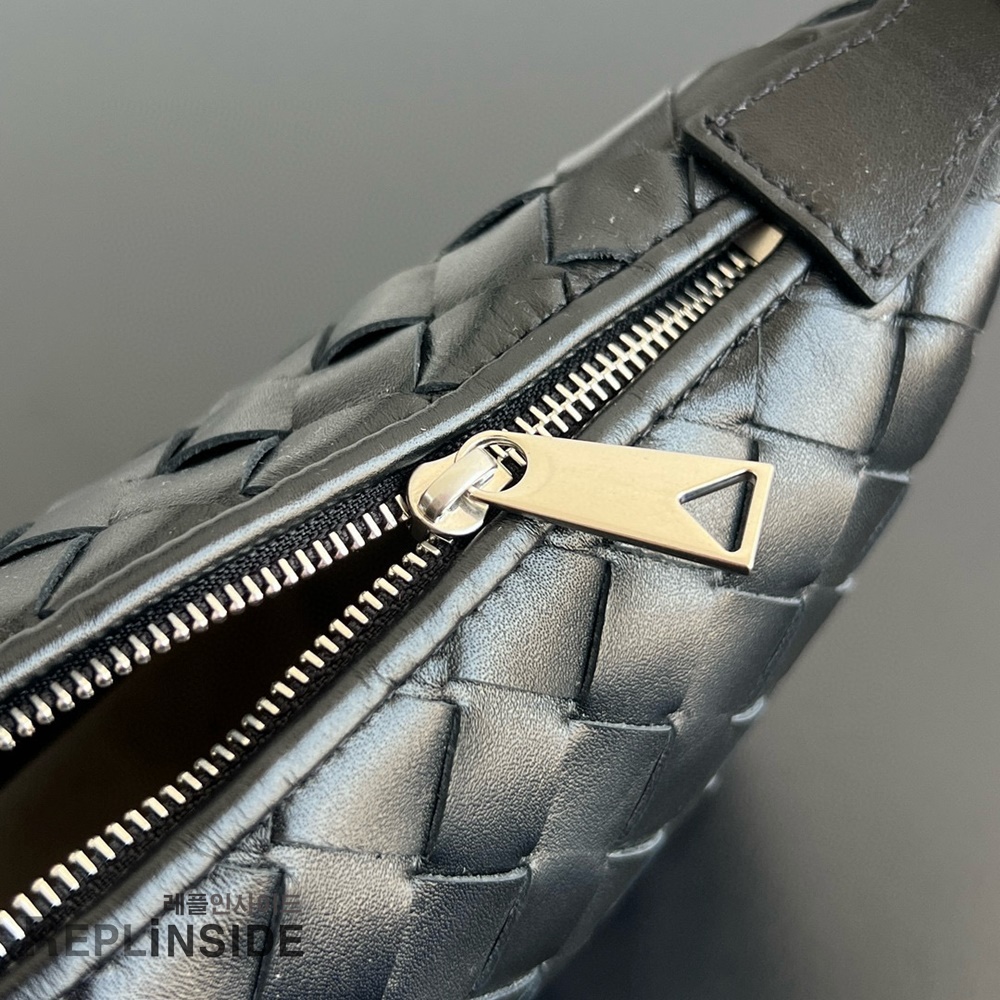 레플리카 명품 [BOTTEGA VENETA] 보테가 베네타 트래블러 크로스백 844018 - 밑창 실사