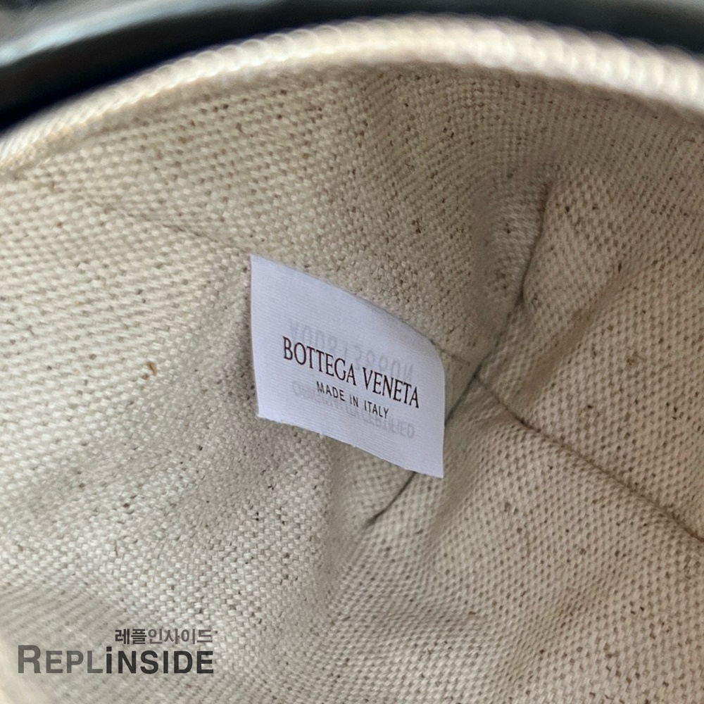 레플리카 명품 [BOTTEGA VENETA] 보테가 베네타 트래블러 크로스백 844018 - 전체 실사