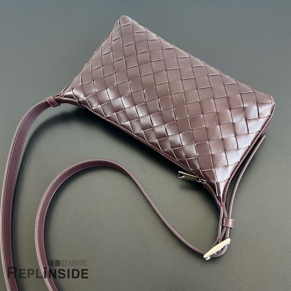 레플리카 명품 [BOTTEGA VENETA] 보테가 베네타 트래블러 크로스백 844018 - 로고 실사