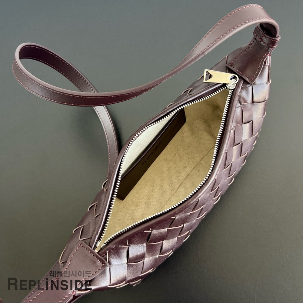 레플리카 명품 [BOTTEGA VENETA] 보테가 베네타 트래블러 크로스백 844018 - 인솔 실사