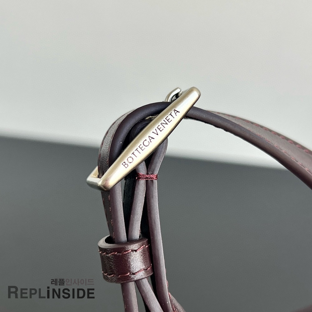 레플리카 명품 [BOTTEGA VENETA] 보테가 베네타 트래블러 크로스백 844018 - 박스 실사