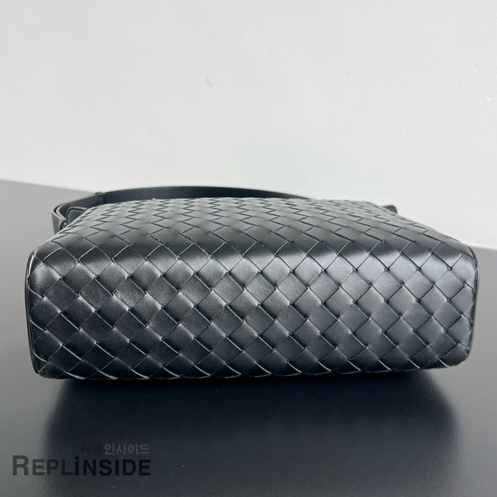 레플리카 명품 [BOTTEGA VENETA] 보테가베네타 트리베카 숄더백 836016 - 로고 실사