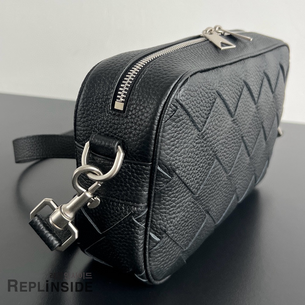 레플리카 명품 [BOTTEGA VENETA] 보테가베네타 크로스백 755923 - 옆면 실사