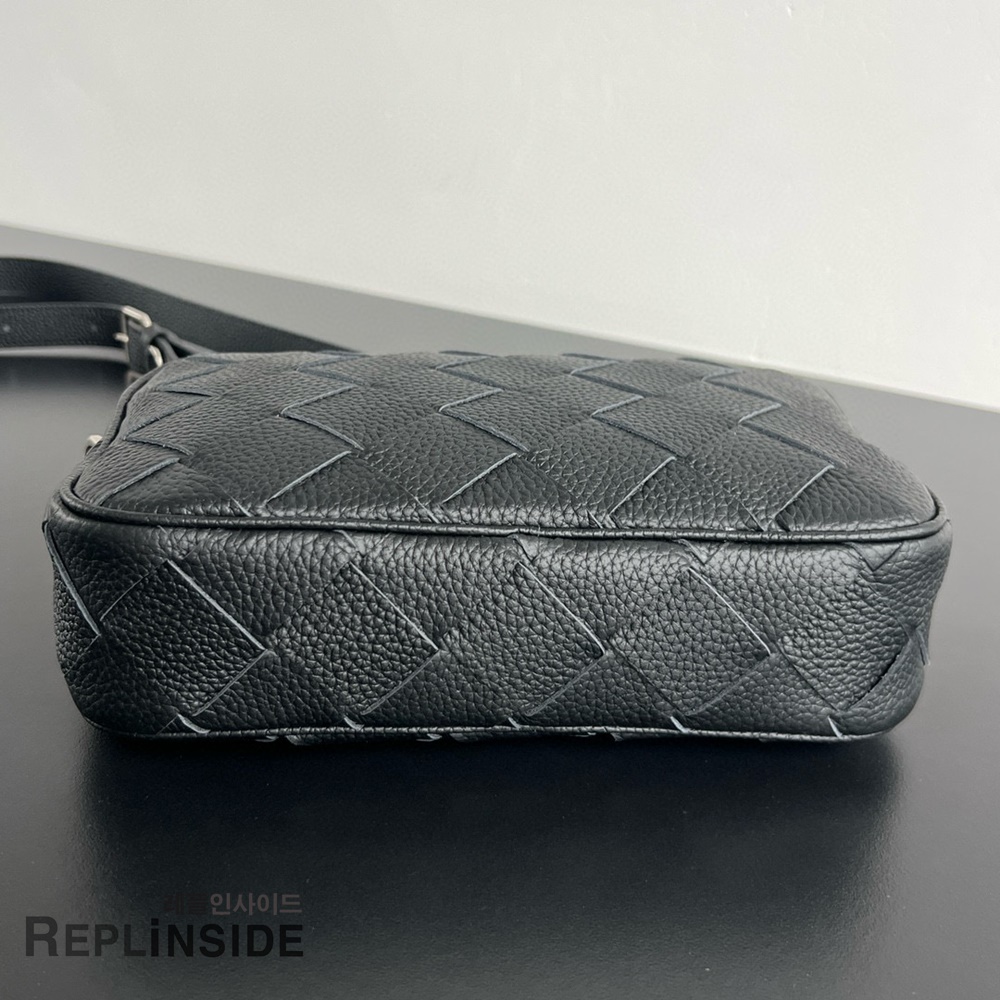 레플리카 명품 [BOTTEGA VENETA] 보테가베네타 크로스백 755923 - 뒷면 실사