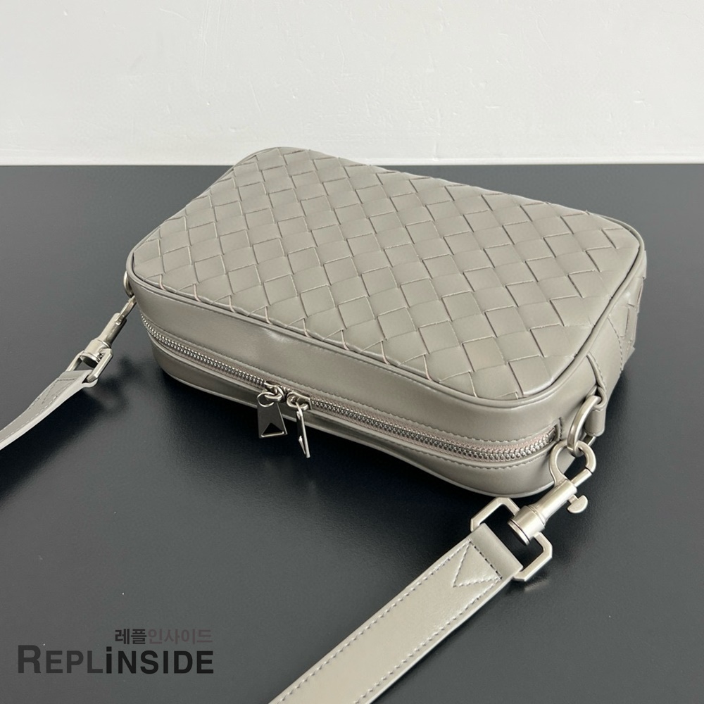 레플리카 명품 [BOTTEGA VENETA] 보테가베네타 크로스백 755923 - 로고 실사