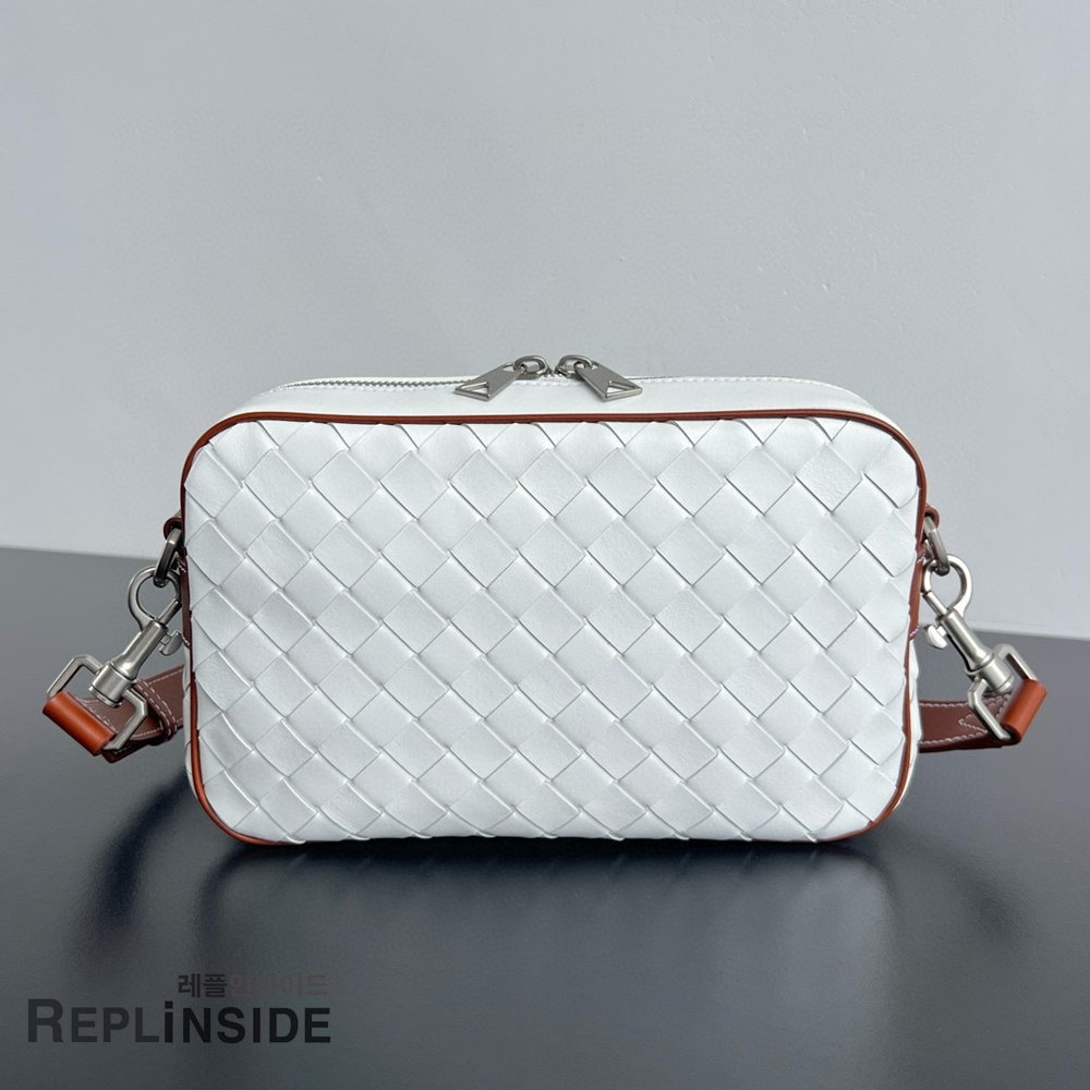 레플리카 명품 [BOTTEGA VENETA] 보테가베네타 크로스백 755923 - 앞면 실사