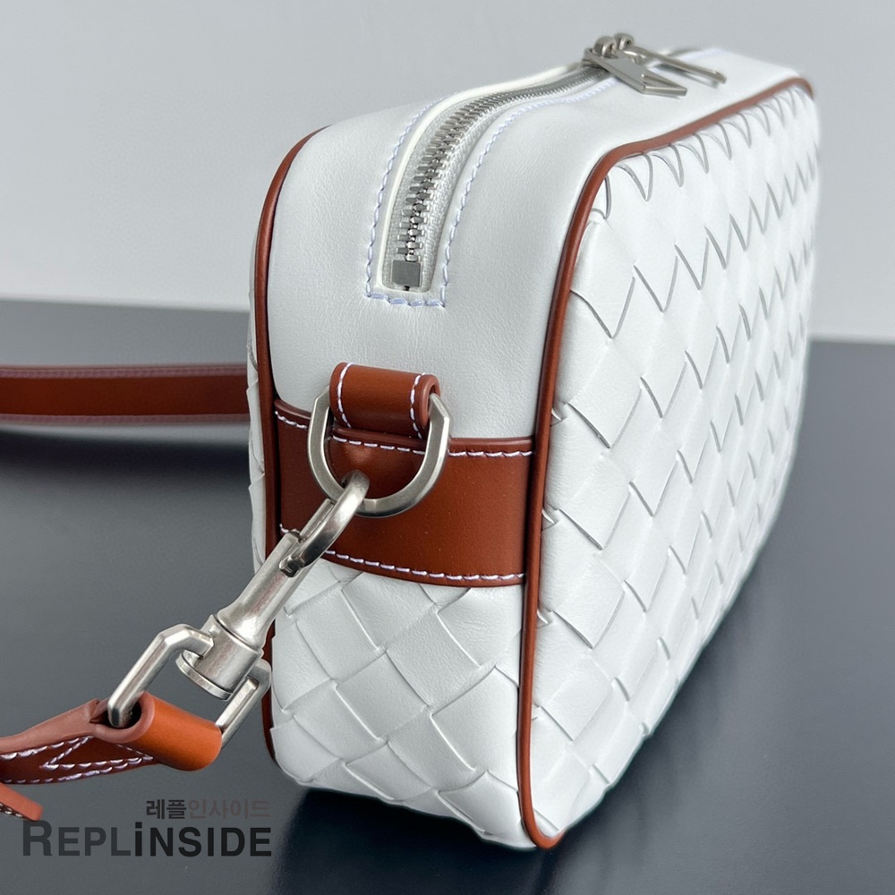레플리카 명품 [BOTTEGA VENETA] 보테가베네타 크로스백 755923 - 옆면 실사