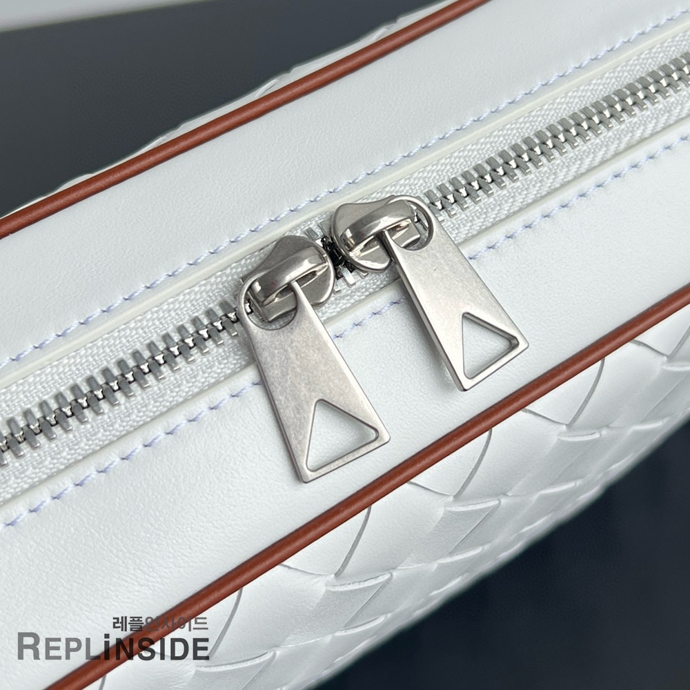 레플리카 명품 [BOTTEGA VENETA] 보테가베네타 크로스백 755923 - 밑창 실사