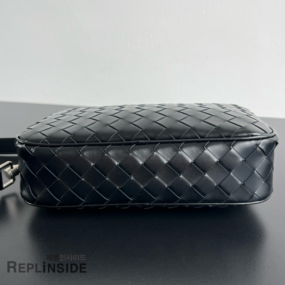 레플리카 명품 [BOTTEGA VENETA] 보테가베네타 크로스백 755923 - 뒷면 실사