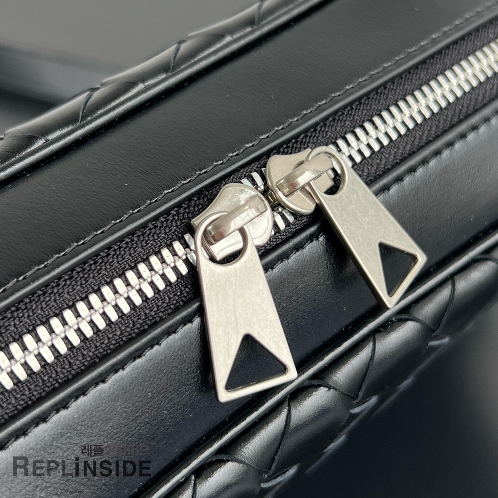 레플리카 명품 [BOTTEGA VENETA] 보테가베네타 크로스백 755923 - 밑창 실사