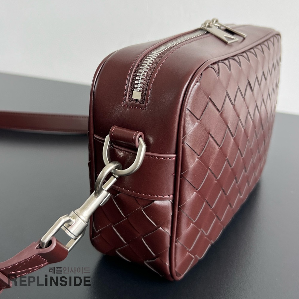 레플리카 명품 [BOTTEGA VENETA] 보테가베네타 크로스백 755923 - 옆면 실사