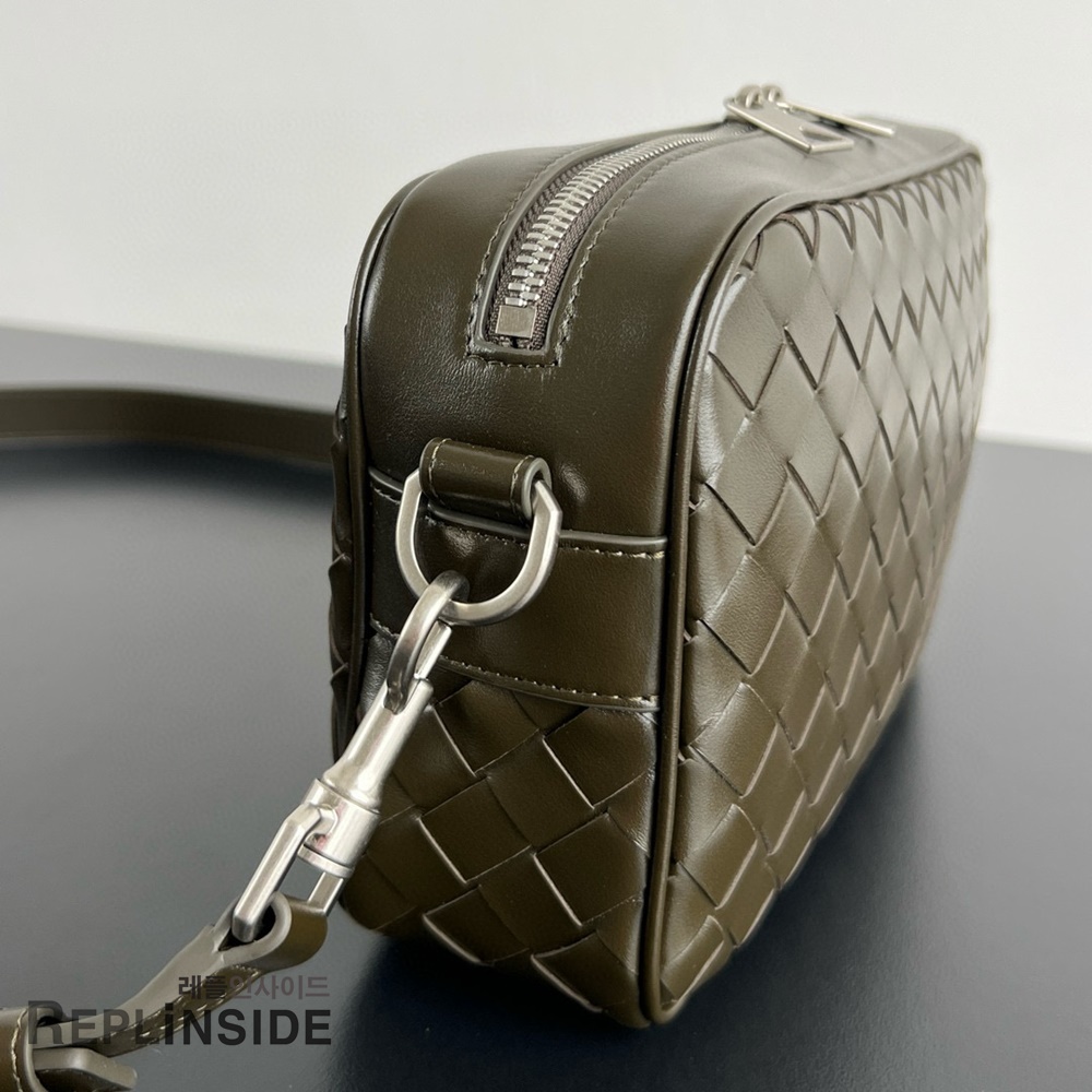 레플리카 명품 [BOTTEGA VENETA] 보테가베네타 크로스백 755923 - 옆면 실사