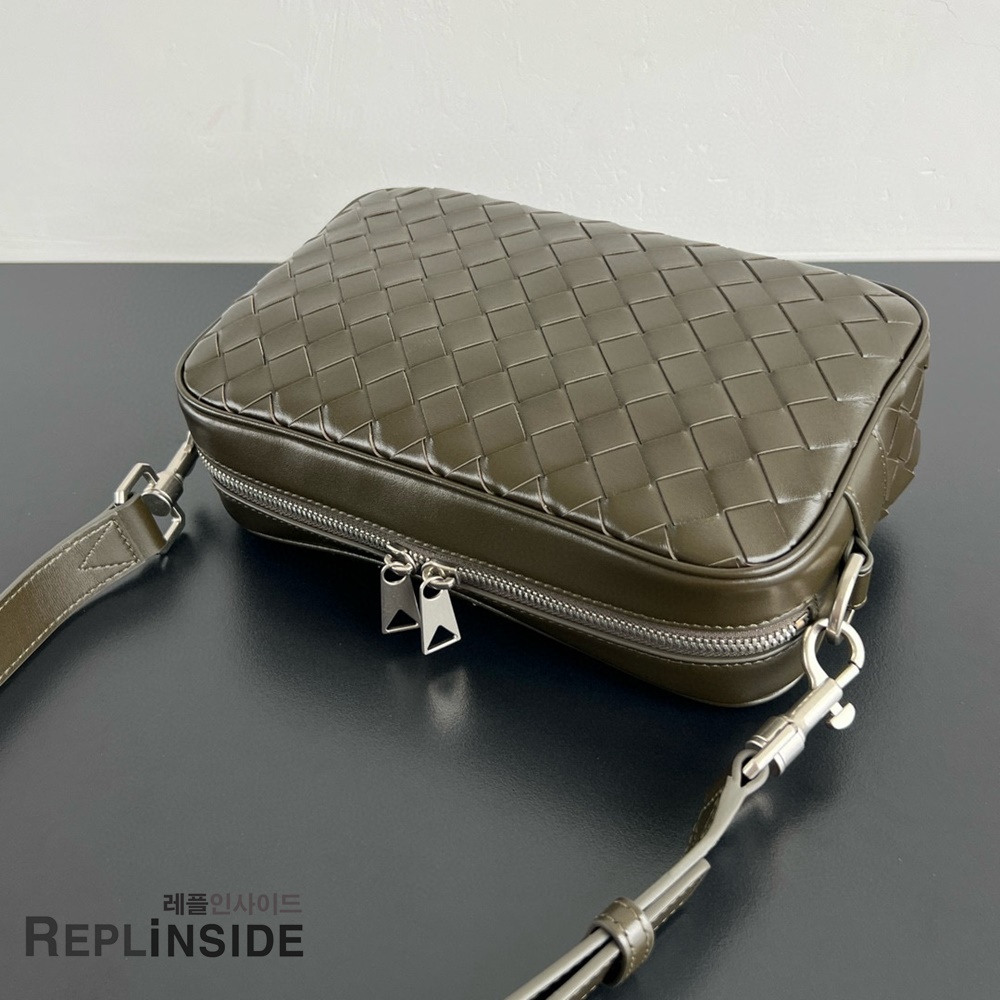 레플리카 명품 [BOTTEGA VENETA] 보테가베네타 크로스백 755923 - 로고 실사