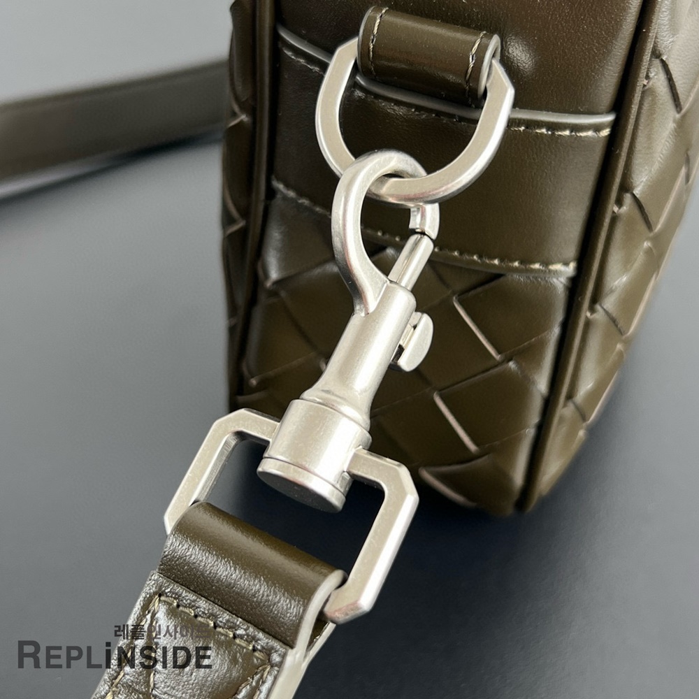 레플리카 명품 [BOTTEGA VENETA] 보테가베네타 크로스백 755923 - 밑창 실사