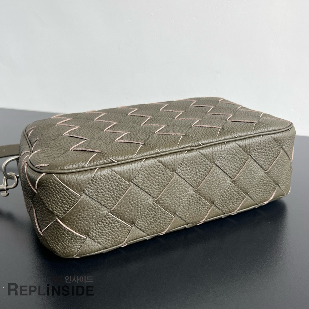 레플리카 명품 [BOTTEGA VENETA] 보테가베네타 크로스백 755925 - 뒷면 실사