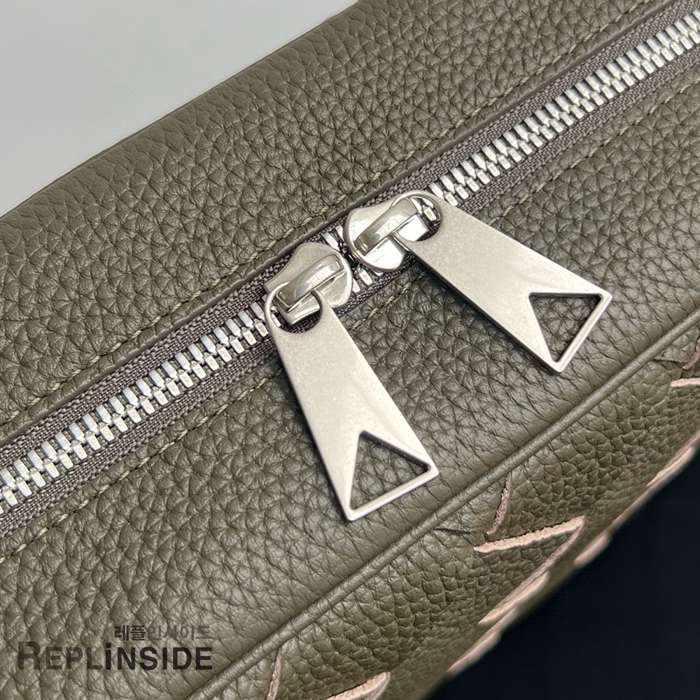 레플리카 명품 [BOTTEGA VENETA] 보테가베네타 크로스백 755925 - 밑창 실사
