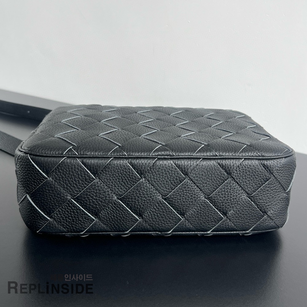 레플리카 명품 [BOTTEGA VENETA] 보테가베네타 크로스백 755925 - 뒷면 실사