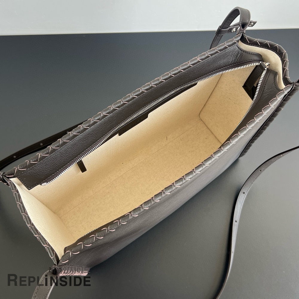 레플리카 명품 [BOTTEGA VENETA] 보테가베네타 코리에레 메신저 블랙 826852 - 인솔 실사