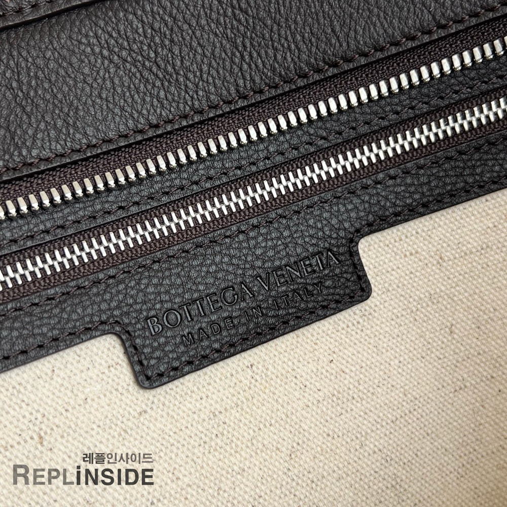 레플리카 명품 [BOTTEGA VENETA] 보테가베네타 코리에레 메신저 블랙 826852 - 박스 실사