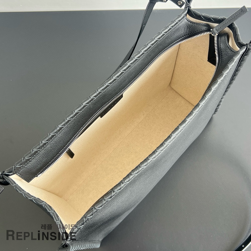 레플리카 명품 [BOTTEGA VENETA] 보테가베네타 코리에레 메신저 블랙 826852 - 인솔 실사