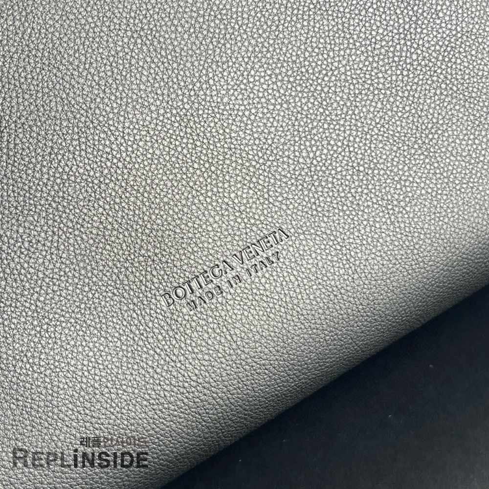 레플리카 명품 [BOTTEGA VENETA] 보테가베네타 코리에레 메신저 블랙 826852 - 박스 실사