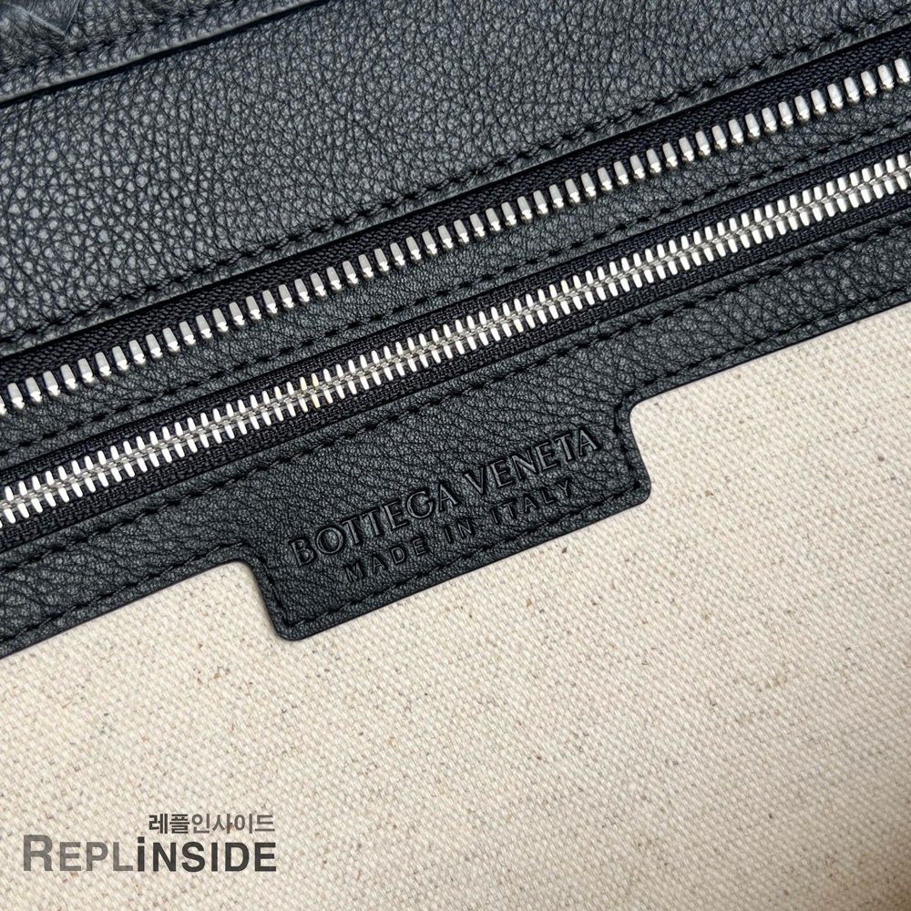 레플리카 명품 [BOTTEGA VENETA] 보테가베네타 코리에레 메신저 블랙 826852 - 택 실사