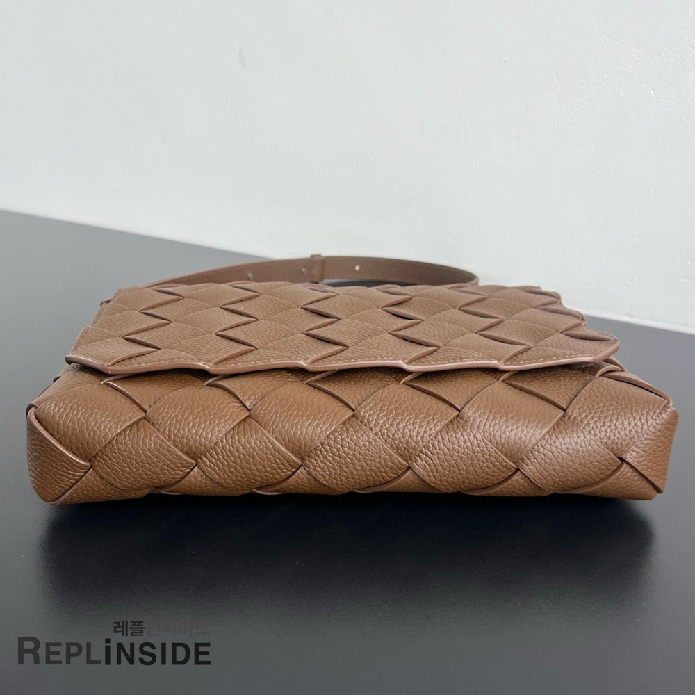 레플리카 명품 [BOTTEGA VENETA] 보테가베네타 라지 디아고 메신저백 815796 - 로고 실사