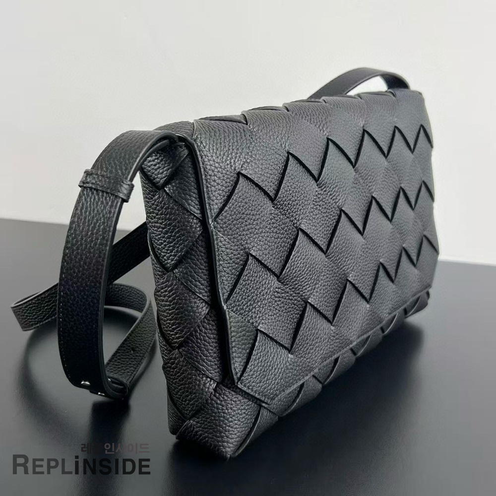 레플리카 명품 [BOTTEGA VENETA] 보테가베네타 라지 디아고 메신저백 815796 - 뒷면 실사