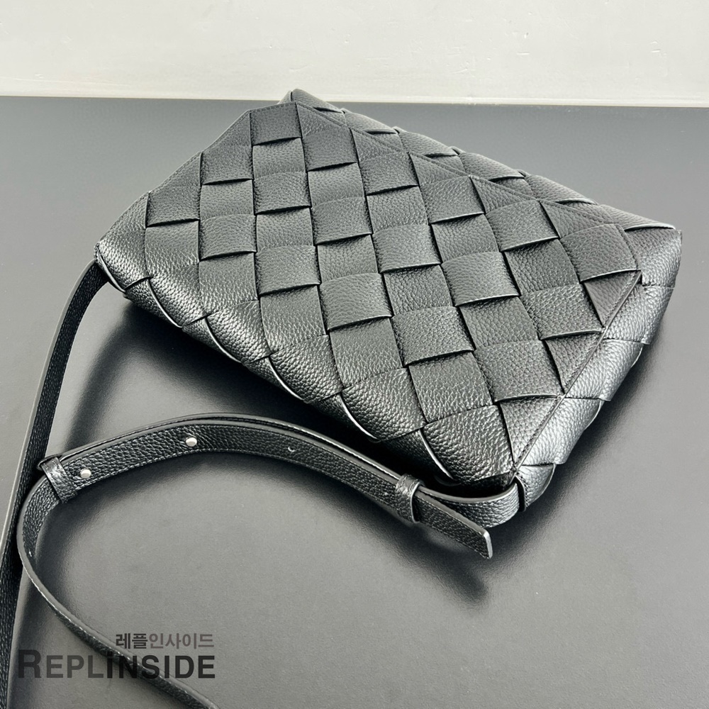 레플리카 명품 [BOTTEGA VENETA] 보테가베네타 라지 디아고 메신저백 815796 - 박스 실사