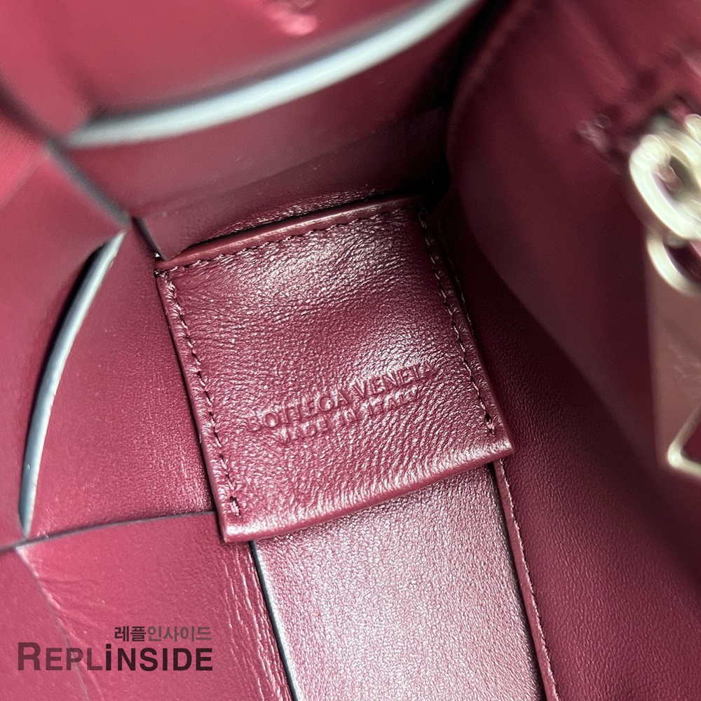 레플리카 명품 [BOTTEGA VENETA] 보테가베네타 미디엄 카세트 메신저백 708768 - 택 실사