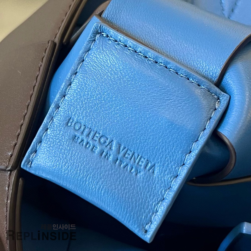 레플리카 명품 [BOTTEGA VENETA] 보테가베네타 미디엄 카세트 메신저백 708768 - 박스 실사