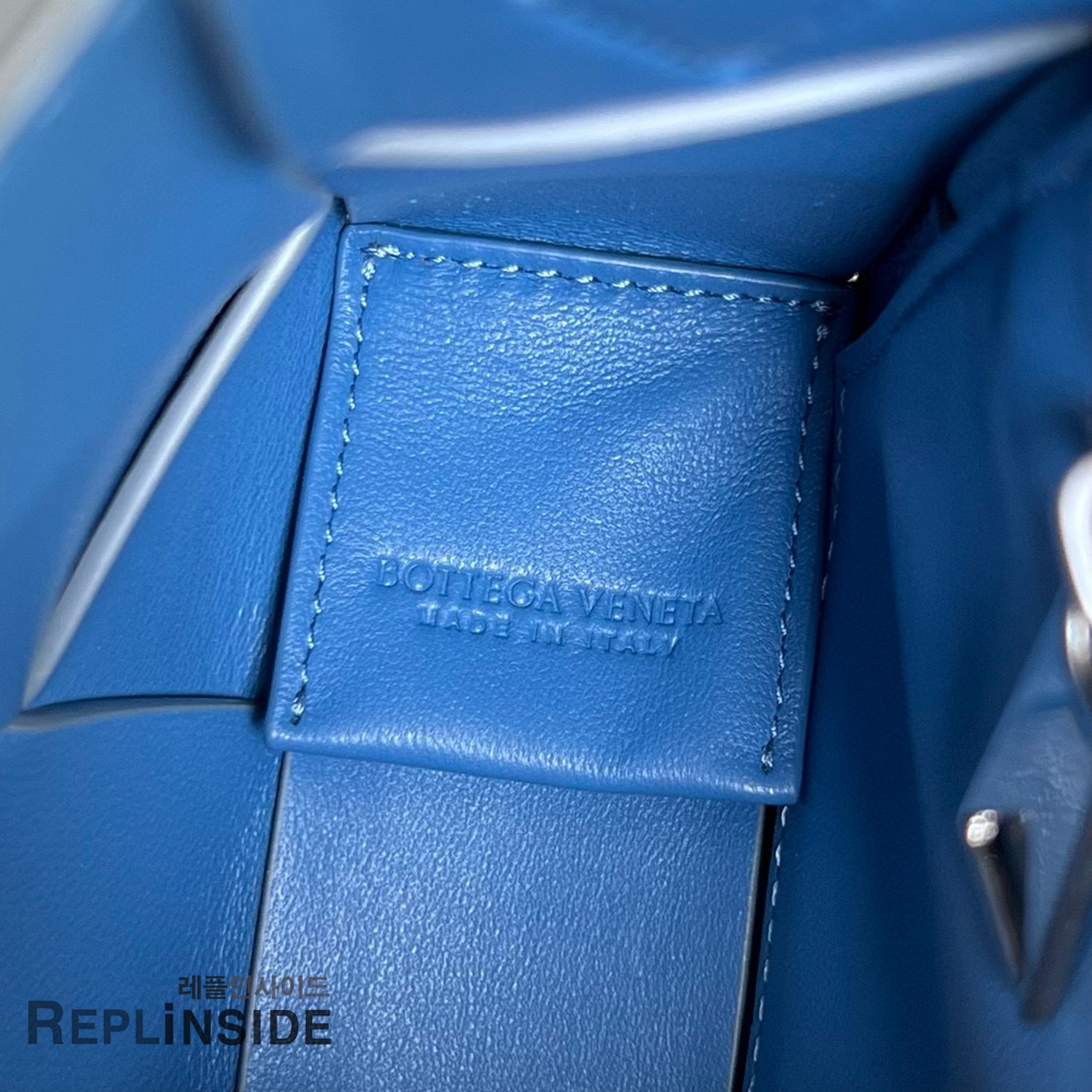 레플리카 명품 [BOTTEGA VENETA] 보테가베네타 미디엄 카세트 메신저백 708768 - 택 실사