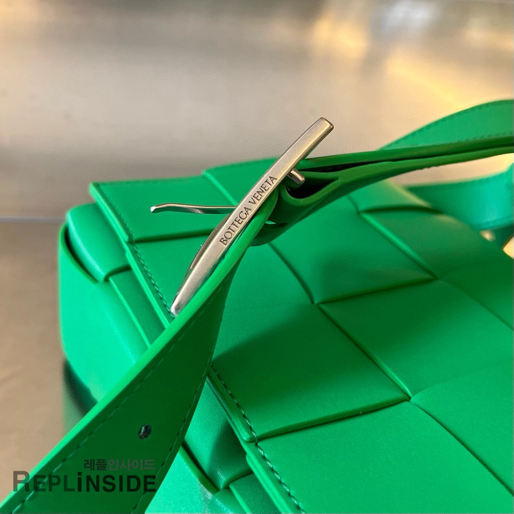 레플리카 명품 [BOTTEGA VENETA] 보테가베네타 미디엄 카세트 메신저백 708768 - 박스 실사