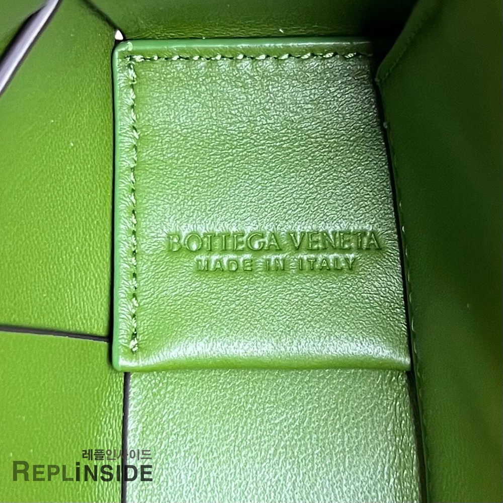 레플리카 명품 [BOTTEGA VENETA] 보테가베네타 미디엄 카세트 메신저백 708768 - 택 실사