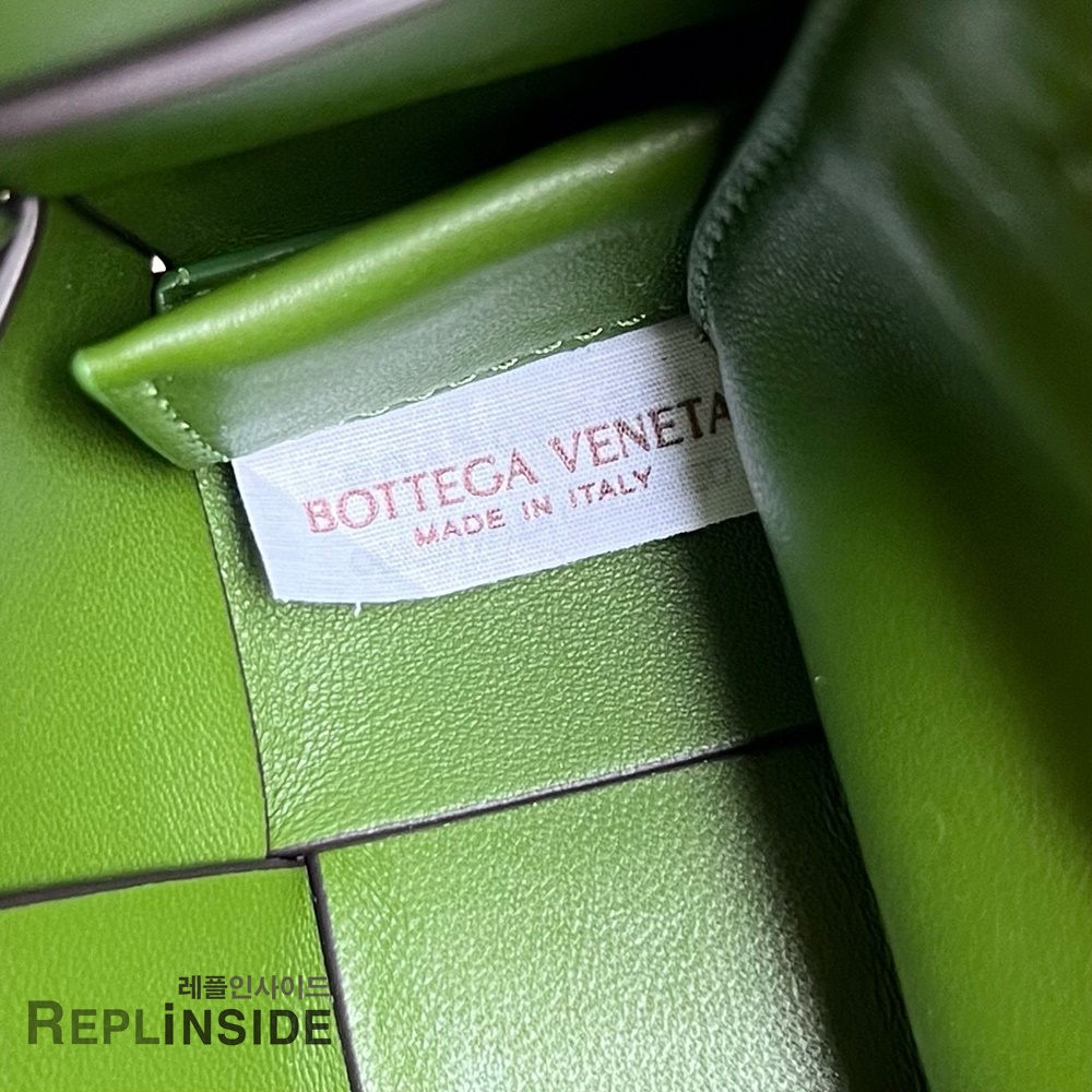레플리카 명품 [BOTTEGA VENETA] 보테가베네타 미디엄 카세트 메신저백 708768 - 전체 실사