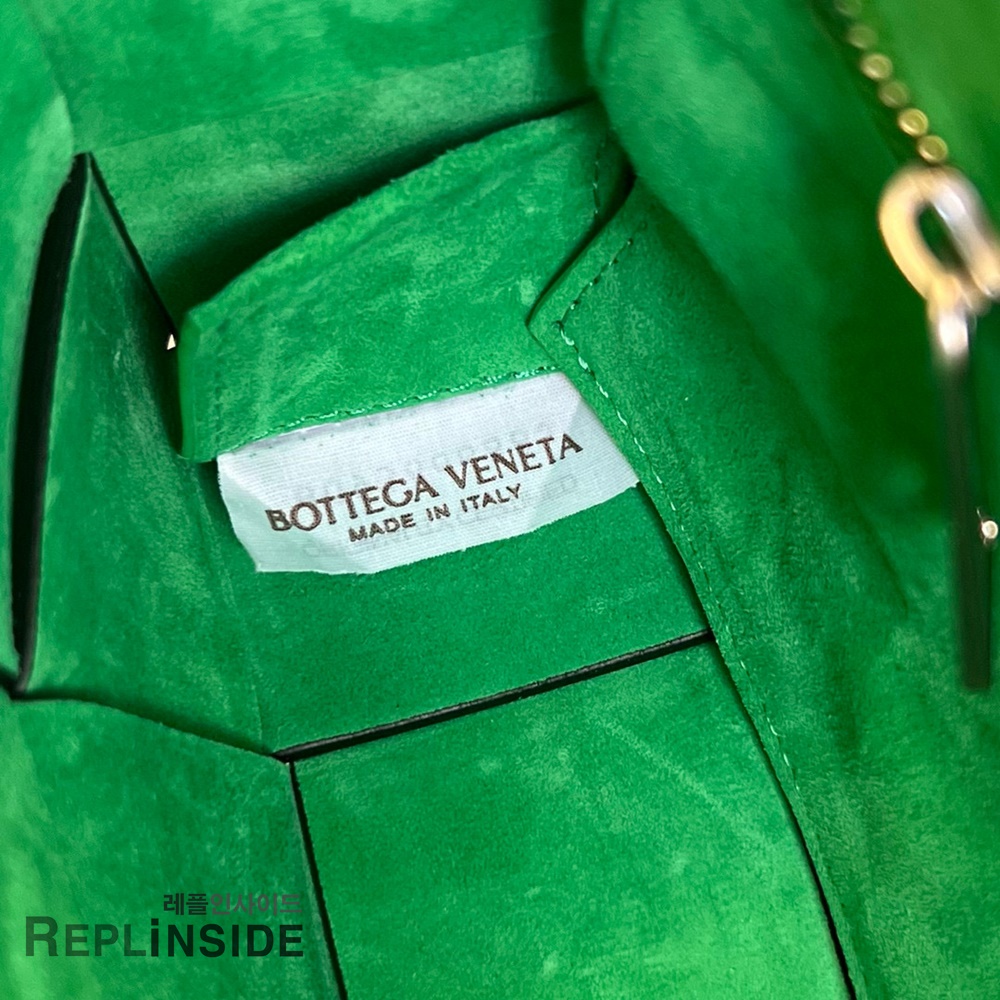 레플리카 명품 [BOTTEGA VENETA] 보테가베네타 미디엄 카세트 메신저백 708768 - 전체 실사