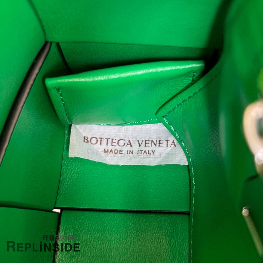 레플리카 명품 [BOTTEGA VENETA] 보테가베네타 미디엄 카세트 메신저백 708768 - 전체 실사