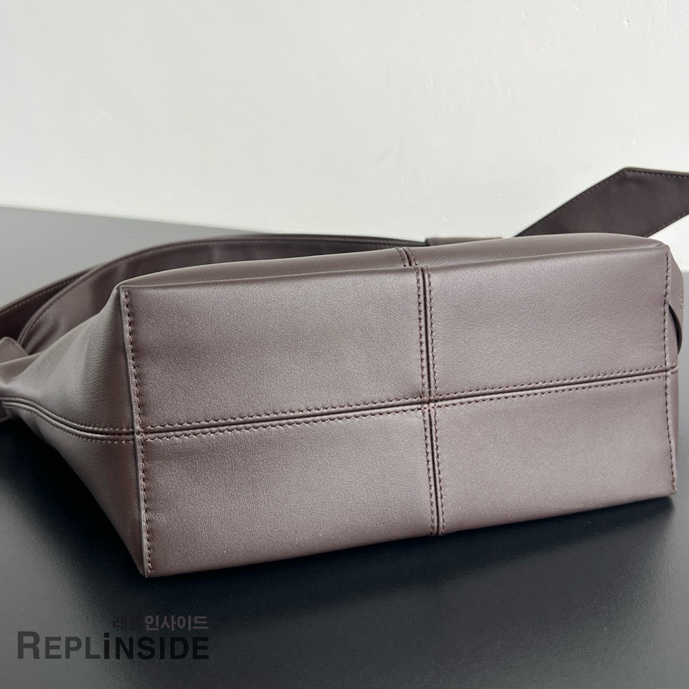 레플리카 명품 [BOTTEGA VENETA] 보테가베네타 빅 소이어백 815807 - 로고 실사